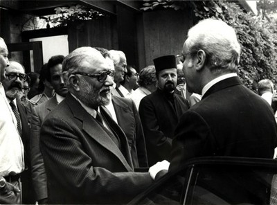 With Javier Pérez de Cuéllar, Secretary-General of the United Nations, 1985 - small